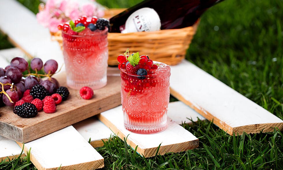 pinkbramble cocktail photo in landscape